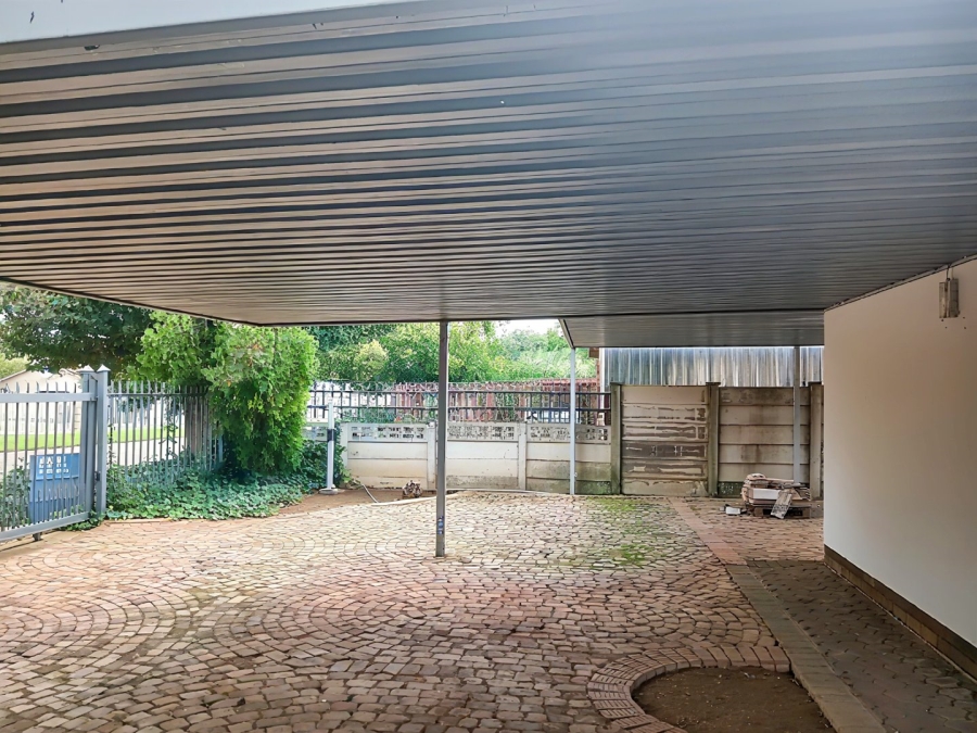 5 Bedroom Property for Sale in Universitas Ridge Free State